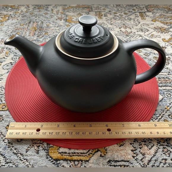 Le Creuset Matte Black Teapot - Picture 12 of 13